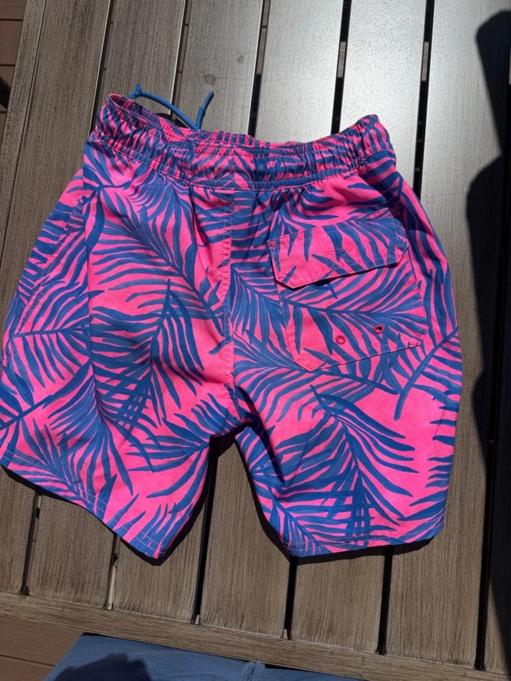 Vineyard Vines Pink and Blue Palm-Print chappy swim trunks. - Picture 6 of 6